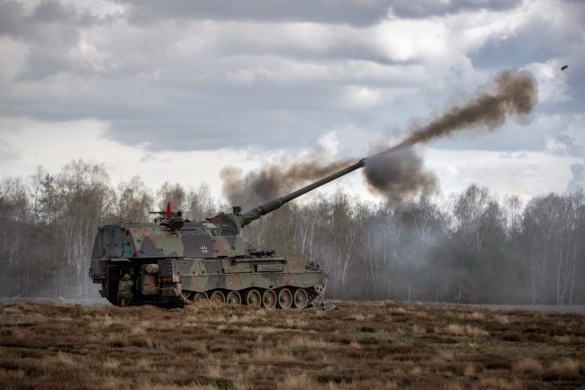 Within the framework agreement, Bundeswehr can procure up to 28 PzH 2000 self-propelled howitzers. (Photo: Bundeswehr/Marco Dorow)