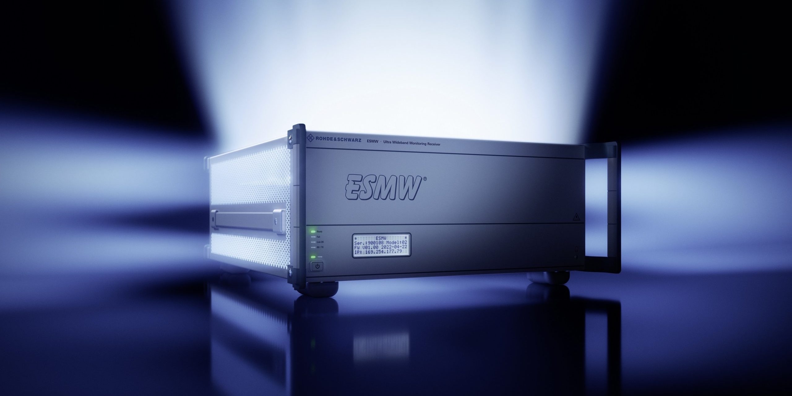 R&S ESMW ultra wideband monitoring receiver meets future spectrum monitoring trends and challenges. (Photo: Rohde & Schwarz)